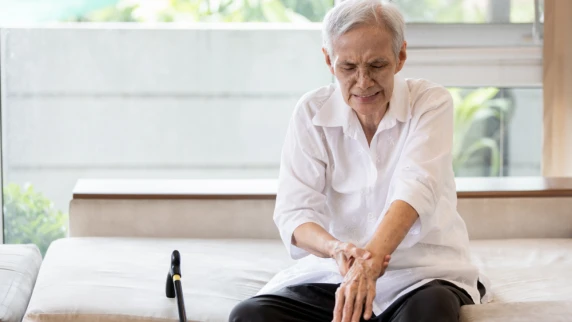 stijve spieren door ouderdom